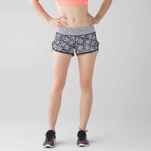 EUC - Lululemon Speed Short Posey - Black and White Miss Mosaic Black - size 8 - Picture 2 of 9